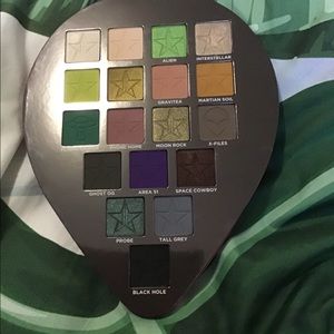 Jeffree Star Alien 🪐 Eyeshadow Palette !